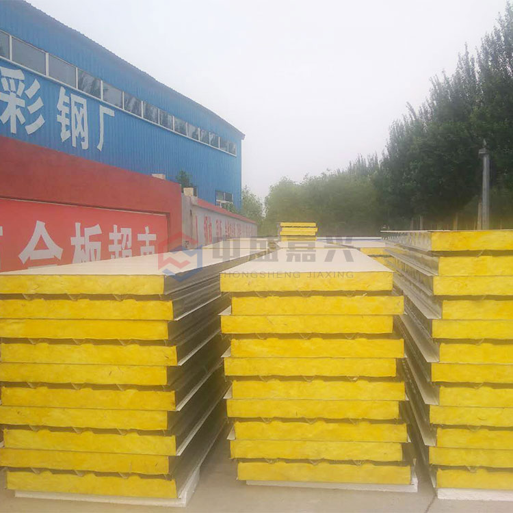 通辽彩钢玻璃丝棉夹芯板