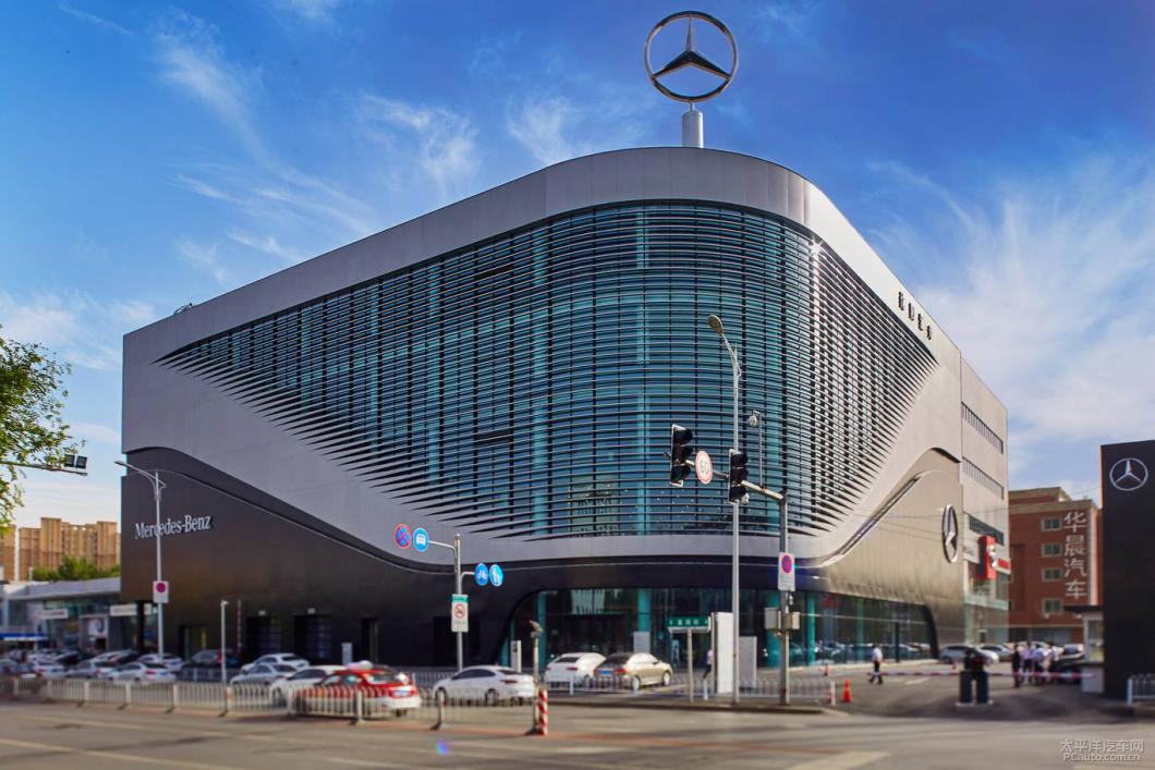 �������������ں��������Ŀ���¥�а�